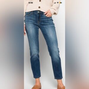 Judy Blue Adelene Mid-Rise Girlfriend Relaxed Fit Women’s Jeans size 3/26